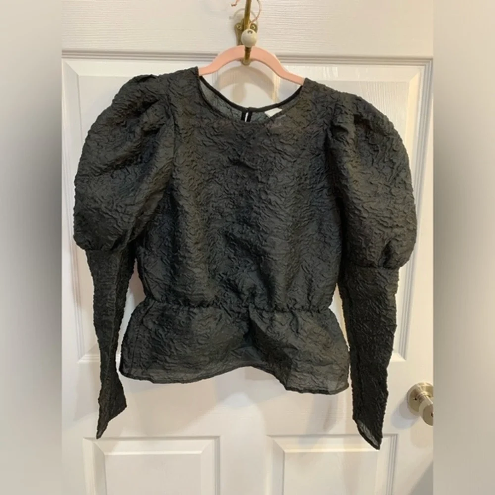H&M tags line